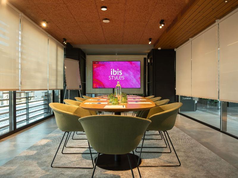 Ibis Styles Lisboa Aeroporto image