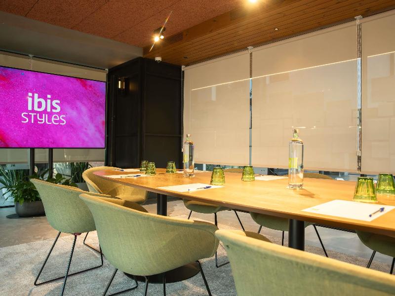 Ibis Styles Lisboa Aeroporto image