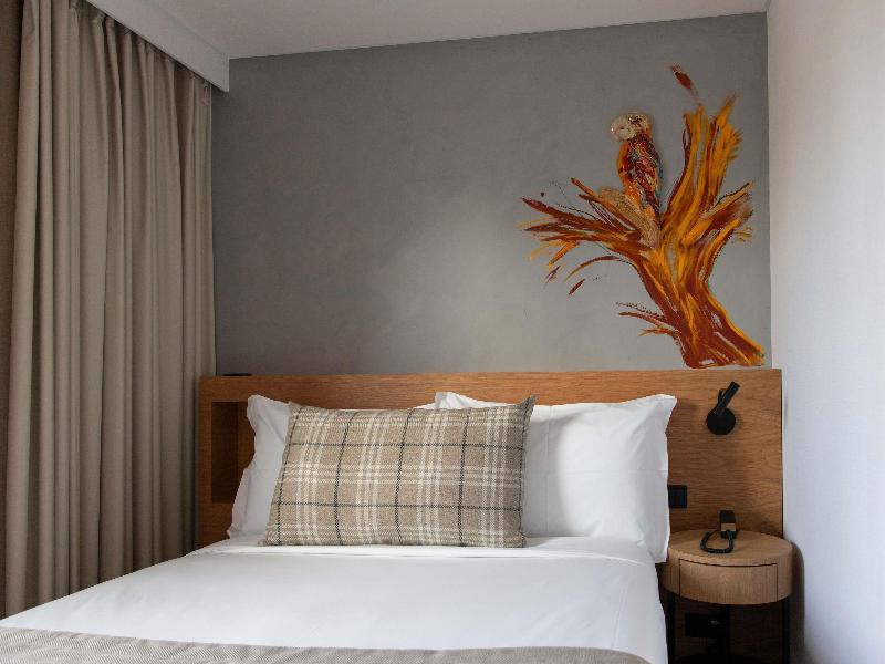Ibis Styles Lisboa Aeroporto image