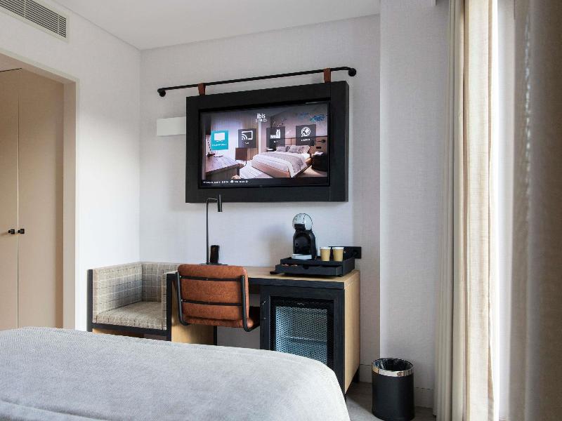 Ibis Styles Lisboa Aeroporto image