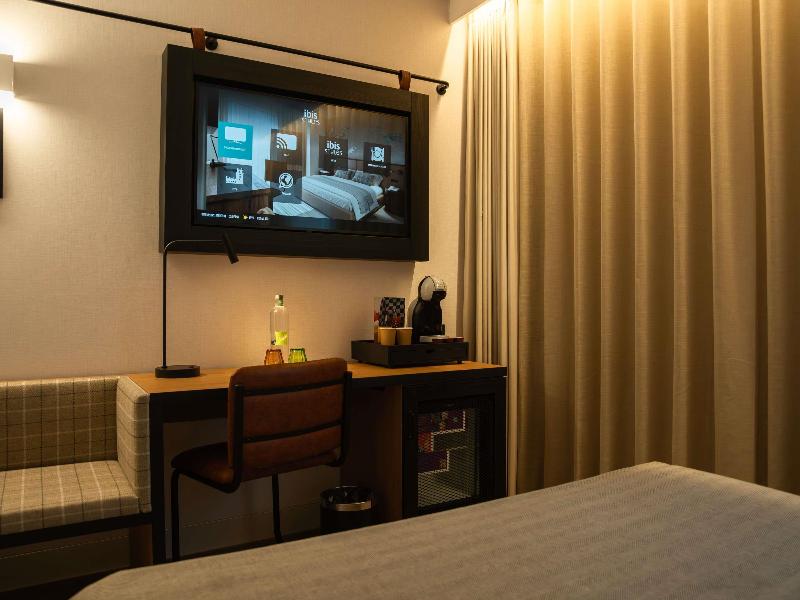 Ibis Styles Lisboa Aeroporto image
