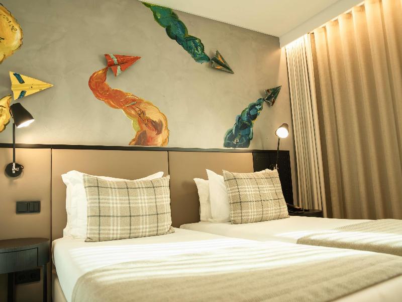Ibis Styles Lisboa Aeroporto image