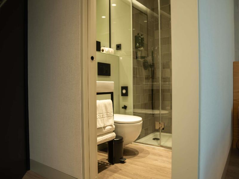 Ibis Styles Lisboa Aeroporto image