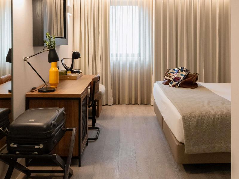 Ibis Styles Lisboa Aeroporto image