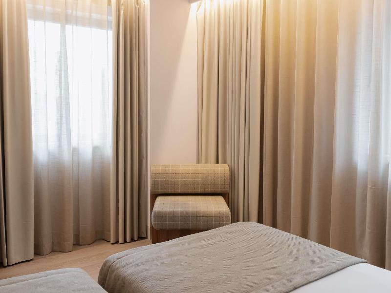 Ibis Styles Lisboa Aeroporto image