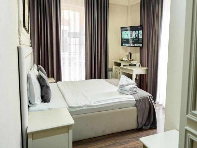 Parliament Hotel & Restaurant image