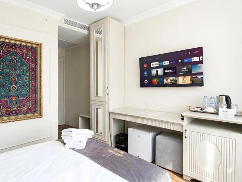 Parliament Hotel & Restaurant image