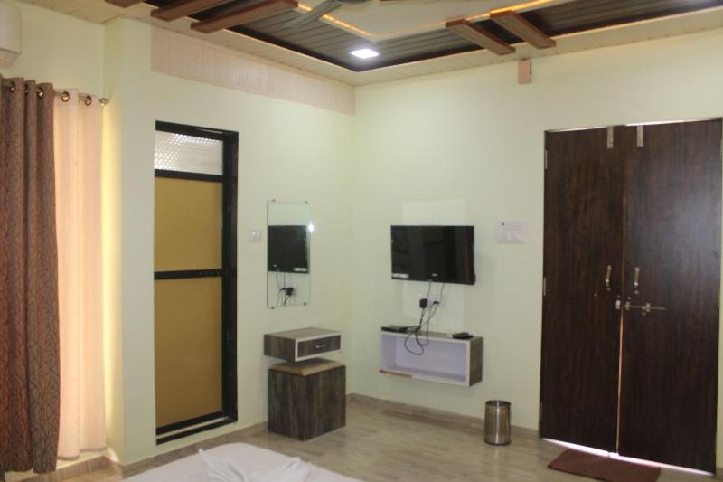 Sandy's Kinjal Farm & Tents image