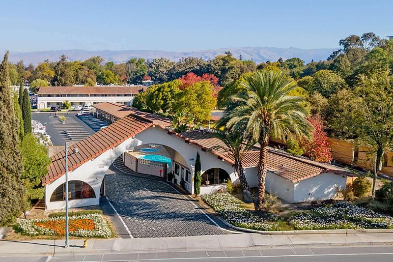 Super 8 By Wyndham San Jose Airport image