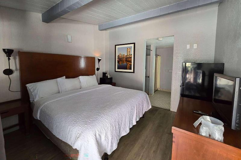 Super 8 By Wyndham San Jose Airport image