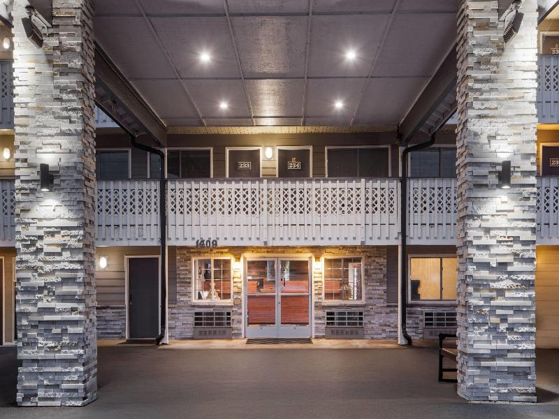 Basecamp Puyallup A Travelodge By Wyndham image