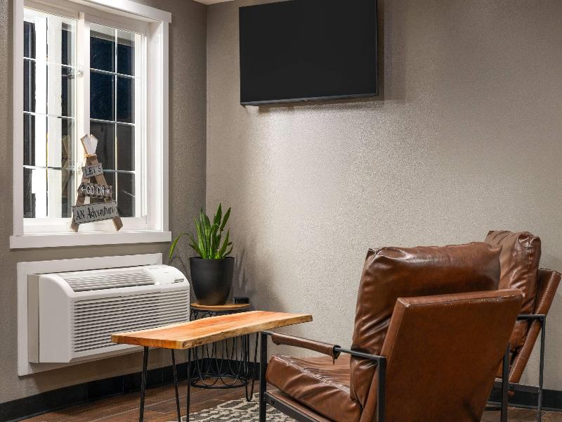 Basecamp Puyallup A Travelodge By Wyndham image