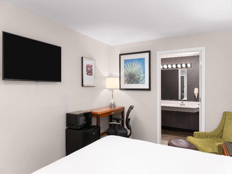 Basecamp Puyallup A Travelodge By Wyndham image