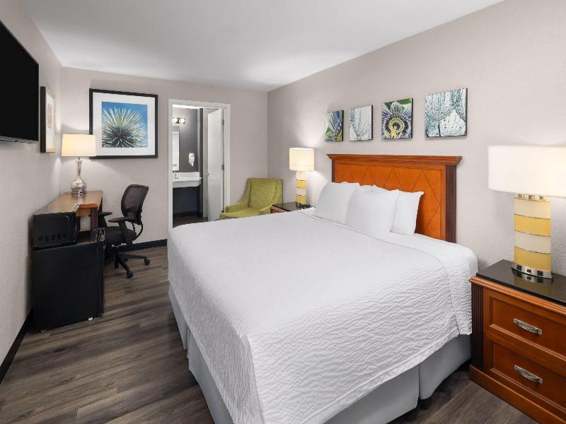Basecamp Puyallup A Travelodge By Wyndham image