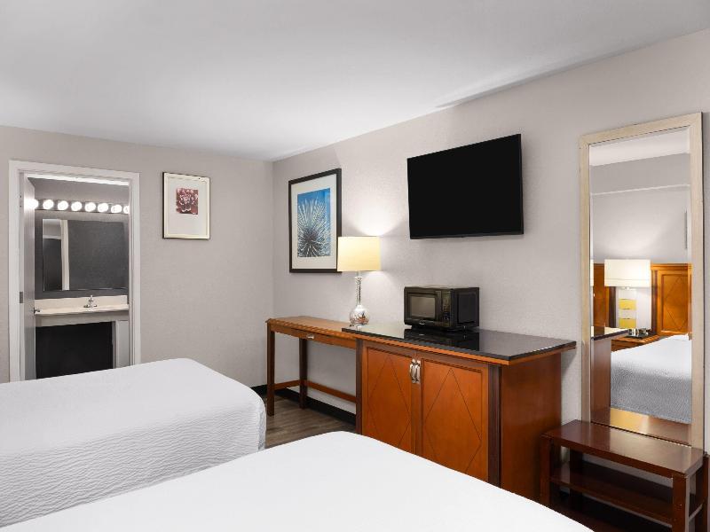 Basecamp Puyallup A Travelodge By Wyndham image