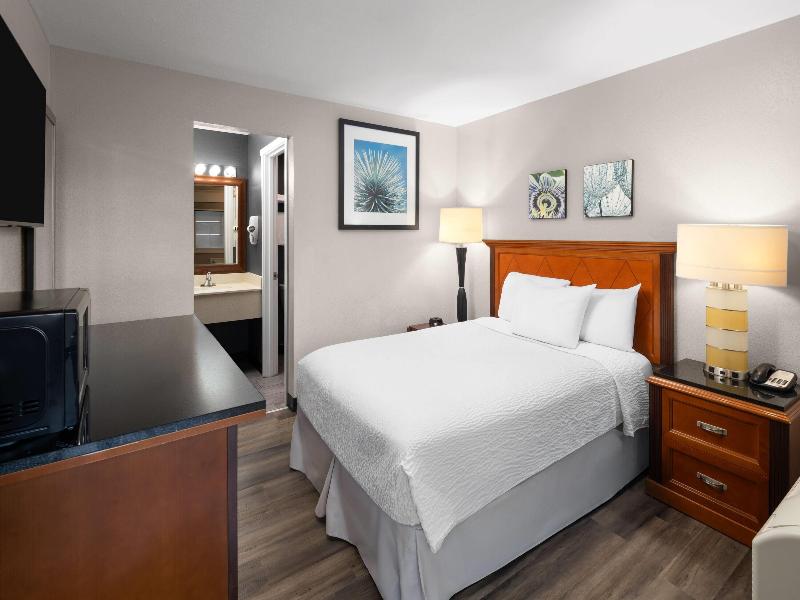 Basecamp Puyallup A Travelodge By Wyndham image