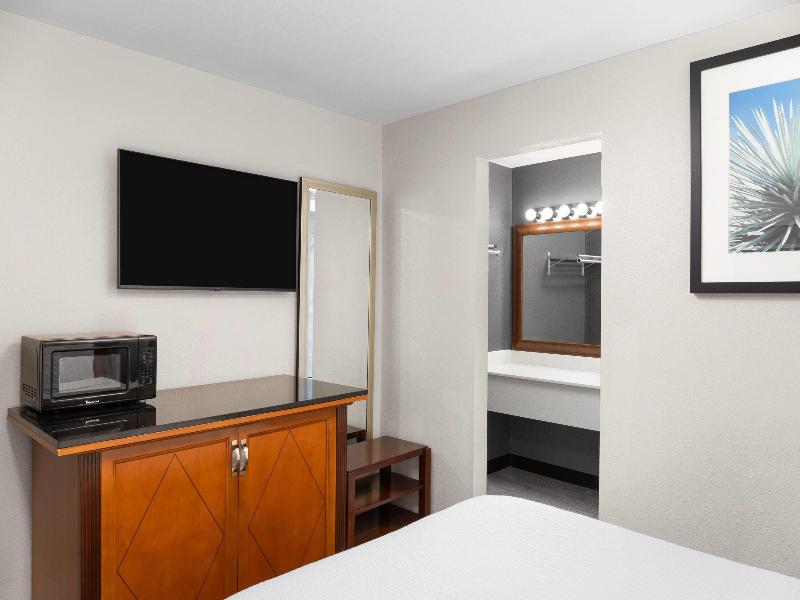 Basecamp Puyallup A Travelodge By Wyndham image