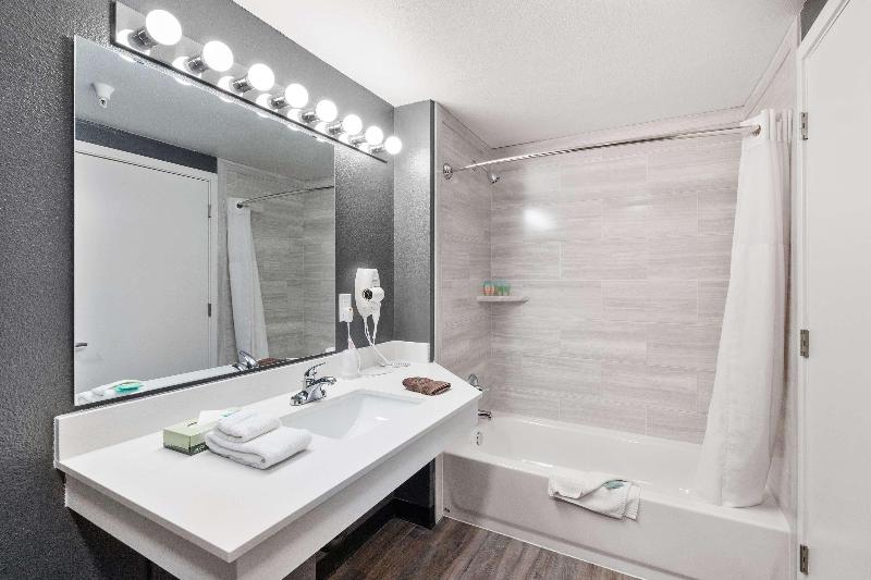 Basecamp Puyallup A Travelodge By Wyndham image