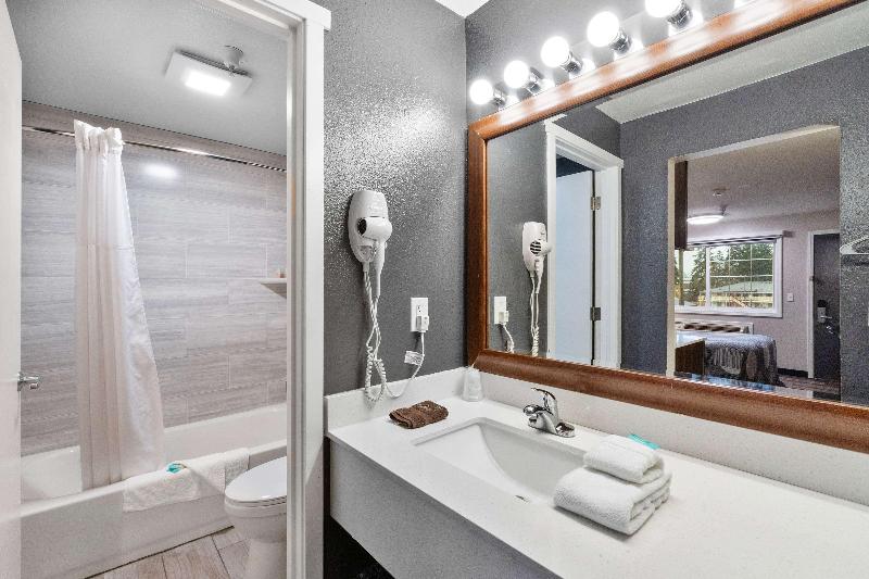 Basecamp Puyallup A Travelodge By Wyndham image