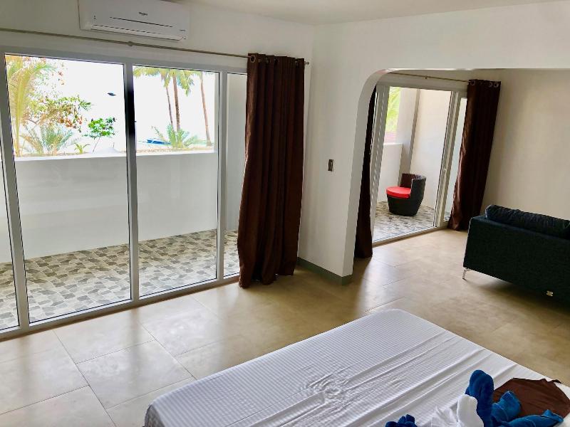 Sunset Cove Beach & Dive Resort image 4