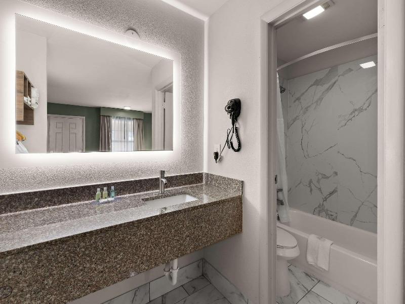 Quality Inn Monroe image