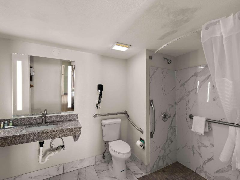 Quality Inn Monroe image