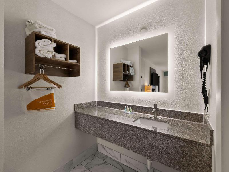 Quality Inn Monroe image