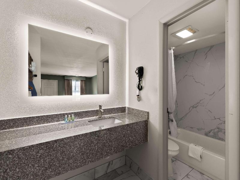Quality Inn Monroe image