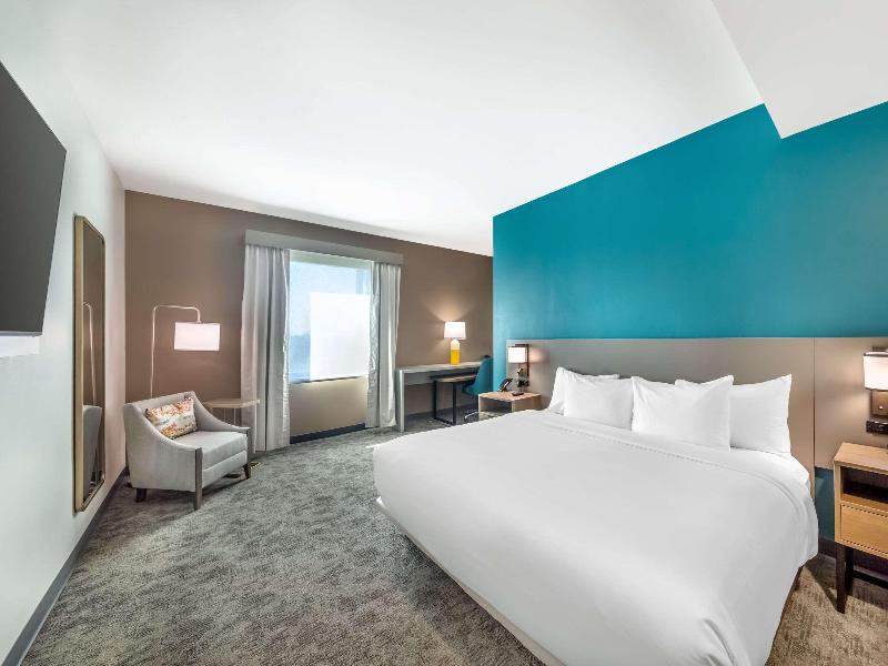 Comfort Suites Fort Myers East I-75 image