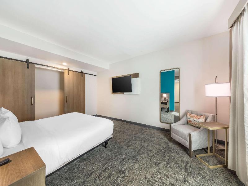 Comfort Suites Fort Myers East I-75 image