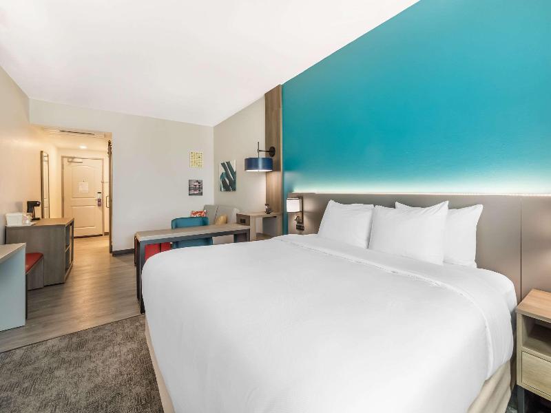 Comfort Suites Fort Myers East I-75 image