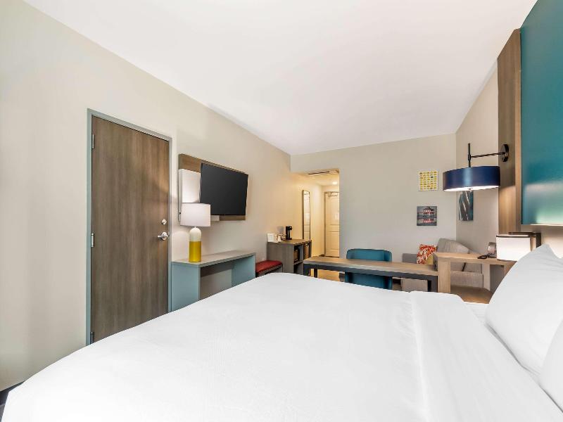 Comfort Suites Fort Myers East I-75 image