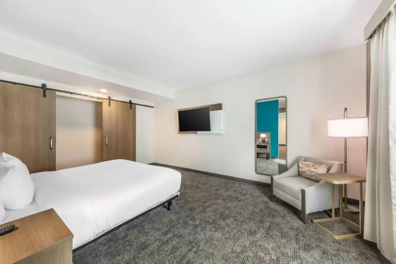 Comfort Suites Fort Myers East I-75 image