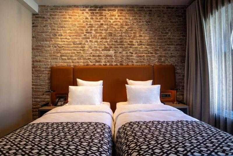 Qarvasla Hotel image
