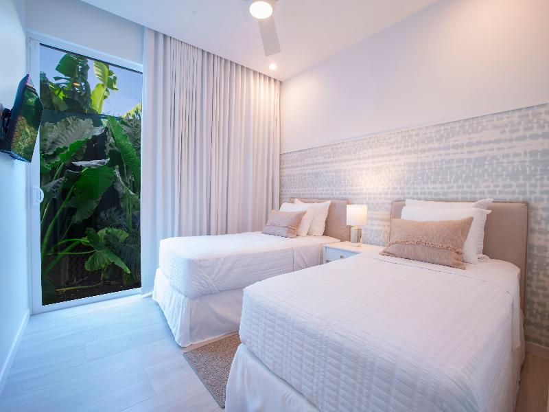 Palm Grove image