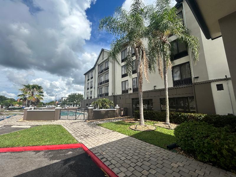 Red Roof Plus+ Fort Myers image