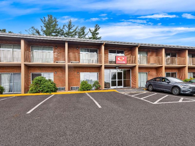 Econo Lodge Waynesboro - Skyline Drive — general view
