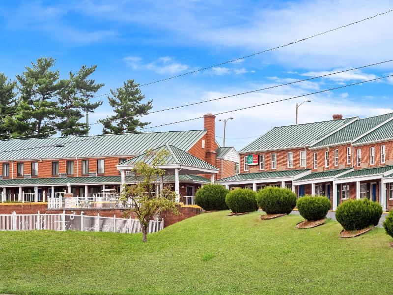 Econo Lodge Waynesboro - Skyline Drive image
