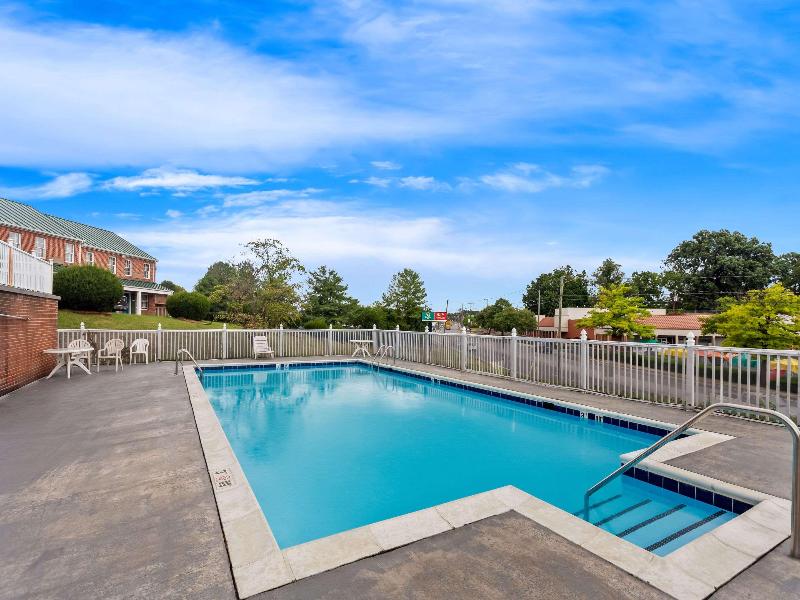 Econo Lodge Waynesboro - Skyline Drive image