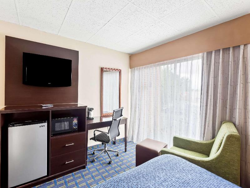 Econo Lodge Waynesboro - Skyline Drive image