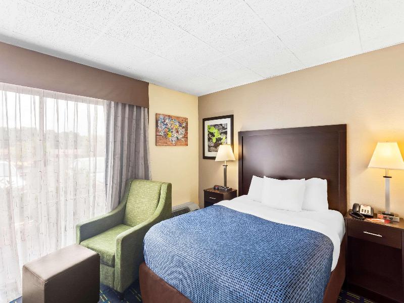 Econo Lodge Waynesboro - Skyline Drive image