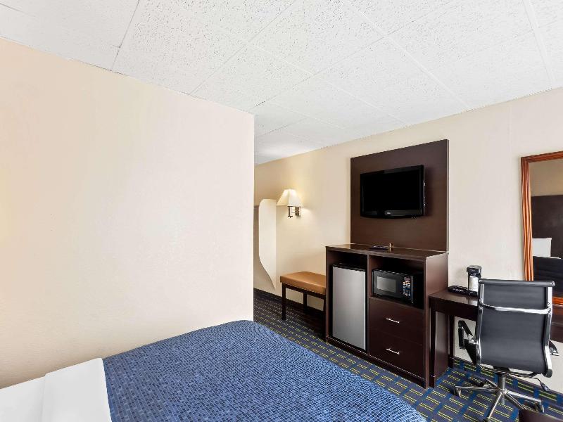 Econo Lodge Waynesboro - Skyline Drive image