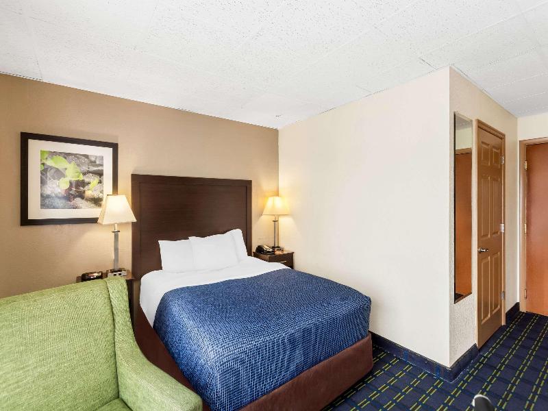 Econo Lodge Waynesboro - Skyline Drive image
