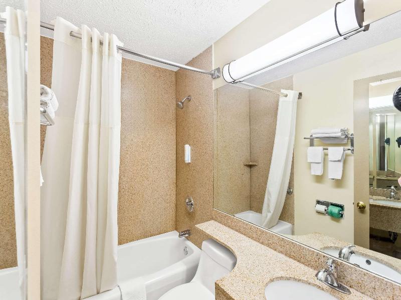 Econo Lodge Waynesboro - Skyline Drive image