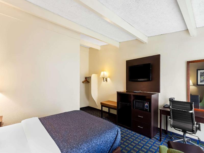 Econo Lodge Waynesboro - Skyline Drive image