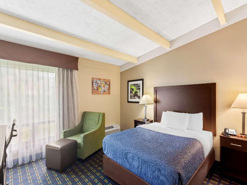Econo Lodge Waynesboro - Skyline Drive image