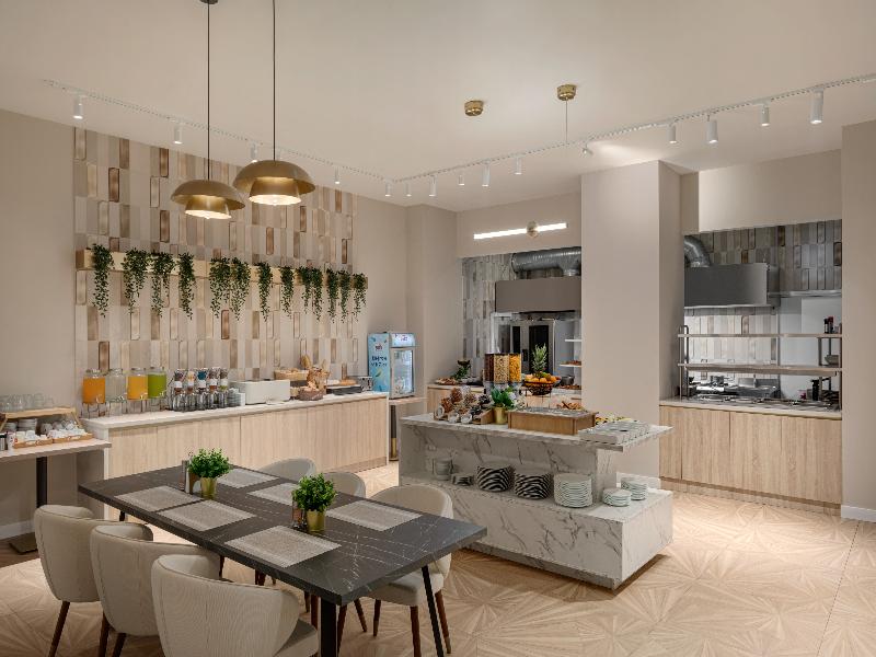 Ramada By Wyndham Bucharest Otopeni Airport — restaurant