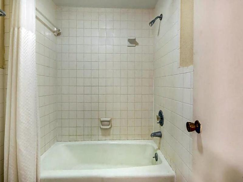 Oyo Hotel Douglas Ga Us-441 image 7