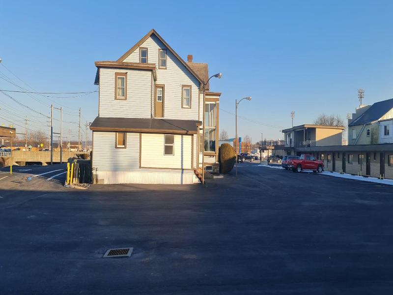 Dubois Manor Motel