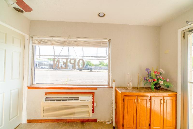 Budget Inn By Oyo Frederick Us-183 image